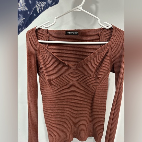 Unity Ribbed Knit Fitted Sweater - Picture 4 of 5